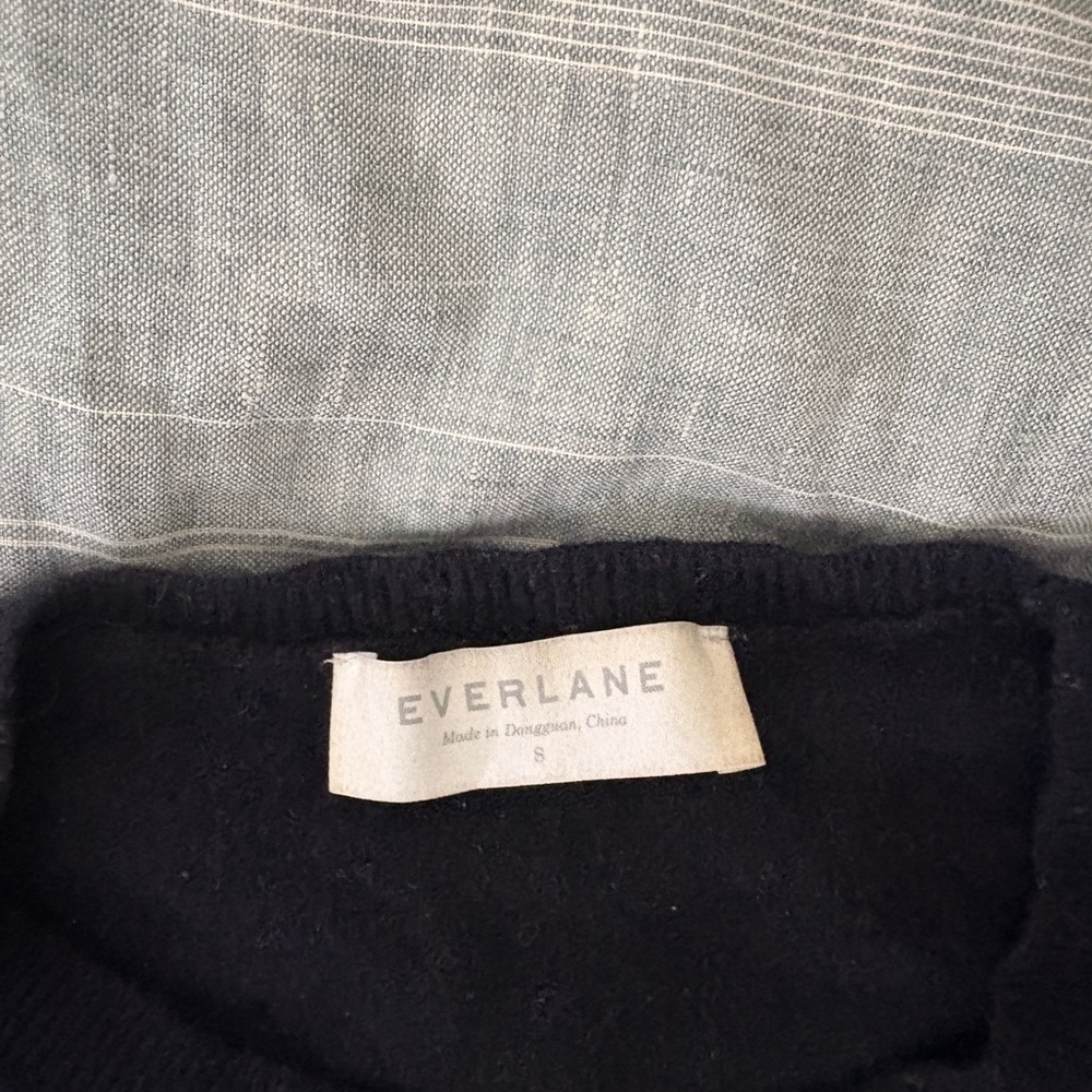 Everlane Women's Navy Cashmere Crew Neck Sweater - Picture 3 of 6